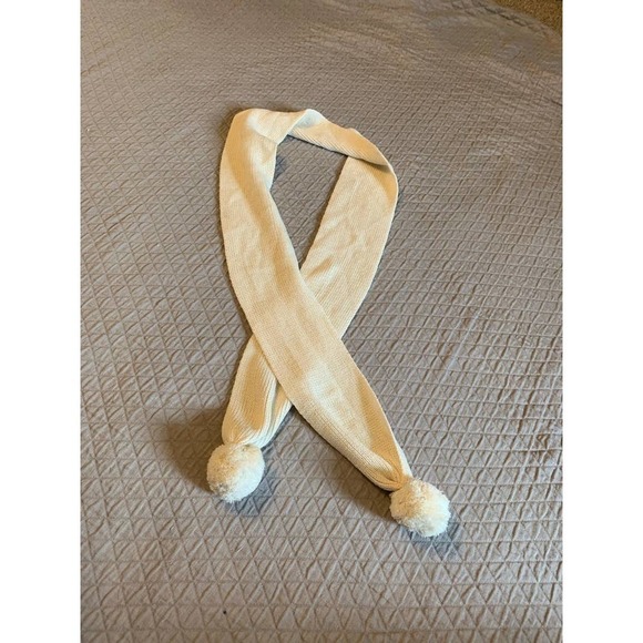 5/ $25 𝅺Ivory White Knit Pom Pom Scarf - Picture 1 of 4